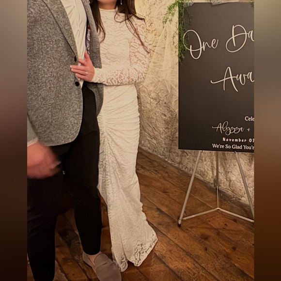 Elegant White Lace Maxi Dress - Picture 3 of 3